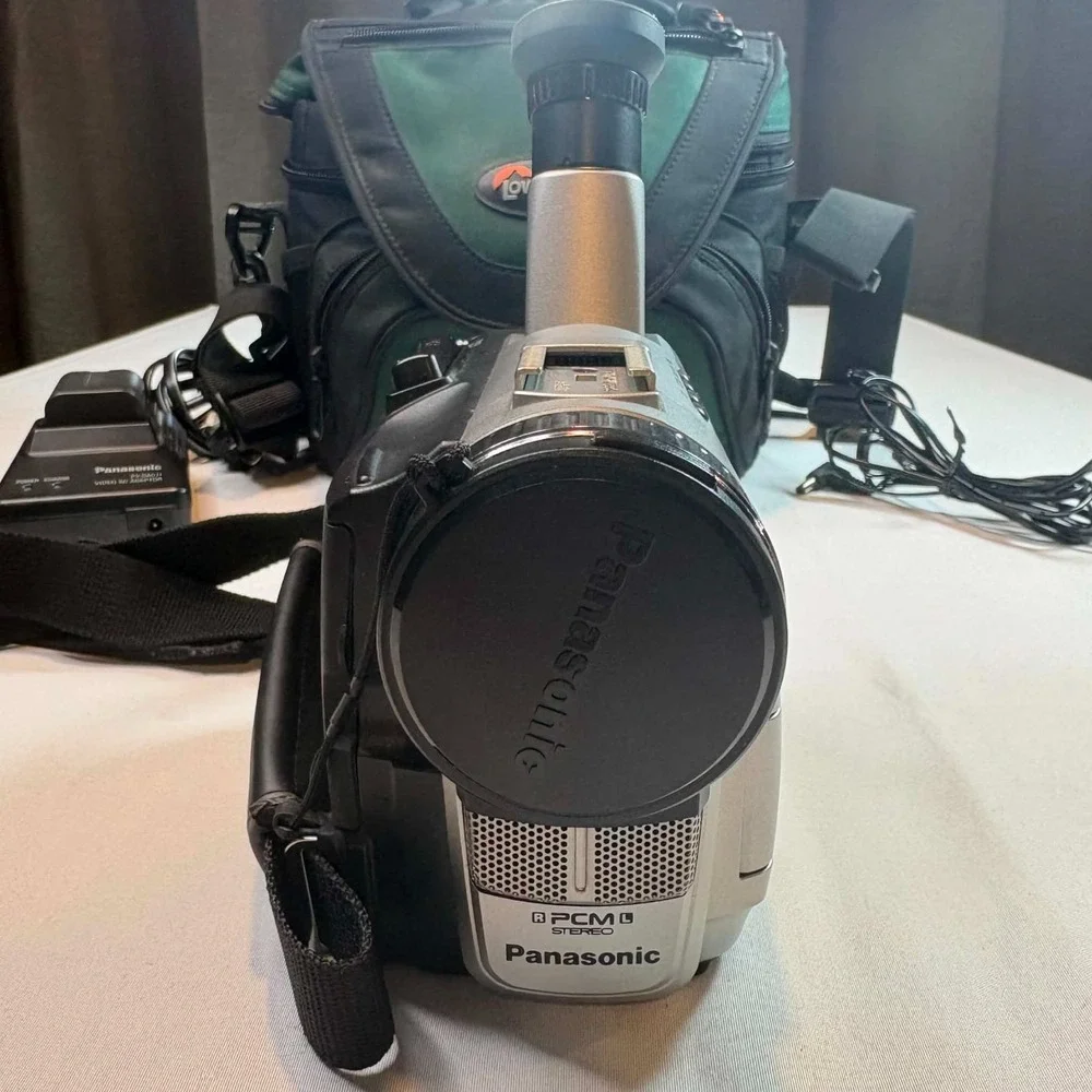 Panasonic Palmcorder MiniDV Camcorder Kit 20x Zoom Vintage Y2K Tested Bag Charge